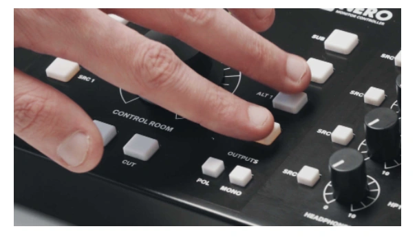 Saving the NERO routing state using two speaker-output buttons