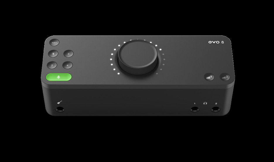EVO 8 कंट्रोल surface जिसमें Control Knob के पास Output Volume बटन्स 1 और 2 दिख रहे हैं